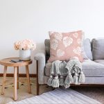 - Sonil-K-8447-Gorsel2 - Realhomes  Pastel Zeminli Beyaz Yaprak Desenli Dijital Baskılı Modern Raşel Kadife Yastık Kırlent Kılıfı Realhomes