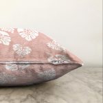 - Sonil-K-8447-Gorsel3 - Realhomes  Pastel Zeminli Beyaz Yaprak Desenli Dijital Baskılı Modern Raşel Kadife Yastık Kırlent Kılıfı Realhomes