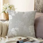 - Sonil-K-8450-Gorsel1 - Realhomes Gri Zeminli Beyaz Yaprak Desenli Dijital Baskılı Modern Raşel Kadife Yastık Kırlent Kılıfı Realhomes
