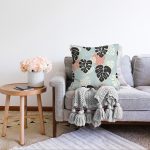 - Sonil-K-8452-Gorsel2 - Realhomes  Renkli Zeminli Siyah Yaprak Desneli Dijital Baskılı Modern Raşel Kadife Yastık Kırlent Kılıfı Realhomes