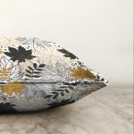 - Sonil-K-8454-Gorsel3 - Realhomes  Beyaz Zemin Üzerinde Gold Detaylı Sonbahar Yaprak Desenli Raşel Kadife Yastık Kırlent Kılıfı Realhomes