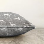 - Sonil-K-8464-Gorsel3 - Realhomes  Gri Zemin Üzerinde Geyik Desenli Dijital Baskılı Modern Raşel Kadife Yastık Kırlent Kılıfı Realhomes