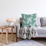 - Sonil-K-8465-Gorsel2 - Realhomes  Renkli Zeminli Beyaz Yaprak Desenli Dijital Baskılı Modern Raşel Kadife Yastık Kırlent Kılıfı Realhomes