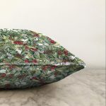 - Sonil-K-8467-Gorsel3 - Realhomes Beyaz Zemin Üzerinde Yaprak Desenli Kiraz Motifli Modern Raşel Kadife Yastık Kırlent Kılıfı Realhomes