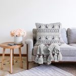 - Sonil-K-8468-Gorsel2 - Realhomes  Renkli Zemin Üzerinde Kartanesi Desenli Geyik Motifli Raşel Kadife Yastık Kırlent Kılıfı Realhomes