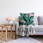 - Sonil-K-8472-Gorsel2 - Realhomes  Pastel Zeminli Yeşil Yaprak Desenli Dijital Baskılı Modern Raşel Kadife Yastık Kırlent Kılıfı Realhomes