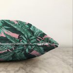 - Sonil-K-8472-Gorsel3 - Realhomes  Pastel Zeminli Yeşil Yaprak Desenli Dijital Baskılı Modern Raşel Kadife Yastık Kırlent Kılıfı Realhomes