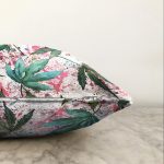 Beyaz Zemin Üzerinde Yeşil Yaprak Desenli Raşel Kadife Yastık Kırlent Kılıfı Realhomes