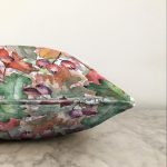 Beyaz Zemin Üzerinde Rengarenk Çiçek Desenli Raşel Kadife Yastık Kırlent Kılıfı Realhomes