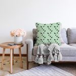 - Sonil-K-8490-Gorsel2 - Realhomes  Renkli Zeminli Siyah Flamingo Desenli Dijital Baskılı Modern Raşel Kadife Yastık Kırlent Kılıfı Realhomes