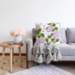 - Sonil-K-8493-Gorsel2 - Realhomes  Beyaz Zemin Üzerinde Yeşil Yapraklı Çiçek Desenli Modern Raşel Kadife Yastık Kırlent Kılıfı Realhomes