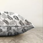 - Sonil-K-8503-Gorsel3 - Realhomes  Beyaz Zemin Üzerinde Siyah Yaprak Desenli Raşel Kadife Yastık Kırlent Kılıfı Realhomes