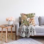 Beyaz Zeminli Sonbahar Yaprak Desenli Dijital Baskılı Modern Raşel Kadife Yastık Kırlent Kılıfı Realhomes