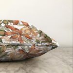 - Sonil-K-8506-Gorsel3 - Realhomes Beyaz Zeminli Sonbahar Yaprak Desenli Dijital Baskılı Modern Raşel Kadife Yastık Kırlent Kılıfı Realhomes