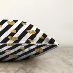 Beyaz Zeminli Gold Detaylı Kalp Dijital Baskılı Modern Raşel Kadife Yastık Kırlent Kılıfı Realhomes