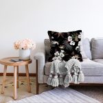 - Sonil-K-8510-Gorsel2 - Realhomes Siyah Zeminli Beyaz Çiçek Desenli Dijital Baskılı Modern Raşel Kadife Yastık Kırlent Kılıfı Realhomes