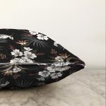 - Sonil-K-8510-Gorsel3 - Realhomes Siyah Zeminli Beyaz Çiçek Desenli Dijital Baskılı Modern Raşel Kadife Yastık Kırlent Kılıfı Realhomes