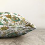 Beyaz Zeminli Sonbahar Yaprak Desenli Dijital Baskılı Modern Raşel Kadife Yastık Kırlent Kılıfı Realhomes