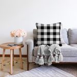 Beyaz Zeminli Siyah Ekose Desenli Dijital Baskılı Modern Raşel Kadife Yastık Kırlent Kılıfı Realhomes