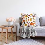 - Sonil-K-8527-Gorsel2 - Realhomes Beyaz Zemin Üzerinde Sonbahar Desenli Bal Kabağı Modern Raşel Kadife Yastık Kırlent Kılıfı Realhomes