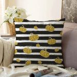 Beyaz Zemin Üzerinde Gold Detaylı Bal Kabağı Desenli Raşel Kadife Yastık Kırlent Kılıfı Realhomes