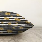 Beyaz Zemin Üzerinde Gold Detaylı Bal Kabağı Desenli Raşel Kadife Yastık Kırlent Kılıfı Realhomes