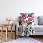 - Sonil-K-8537-Gorsel2 - Realhomes  Beyaz Zemin Üzerinde Rengarenk Çiçek Desenli Raşel Kadife Yastık Kırlent Kılıfı Realhomes