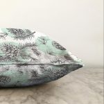 Beyaz Zemin Üzerinde Renkli Puantiyeli Kozalak Desenli Raşel Kadife Yastık Kırlent Kılıfı Realhomes