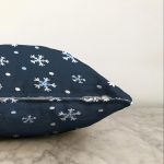 Renkli Zemin Üzerinde Beyaz Kartanesi Desenli Dijital Baskılı Modern Raşel Kadife Yastık Kılıfı Realhomes