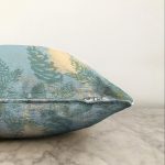 Renkli Zemin Üzerinde Gold Detaylı Mermer Desenli Modern Raşel Kadife Yastık Kırlent Kılıfı Realhomes