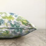 Beyaz Zemin Üzerinde Yeşil Renkli Yaprak Desenli Modern Raşel Kadife Yastık Kırlent Kılıfı Realhomes