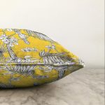 - Sonil-K-8550-Gorsel3 - Realhomes Renkli Zeminli Beyaz Yaprak Desenli Dijital Baskılı Modern Raşel Kadife Yastık Kırlent Kılıfı Realhomes