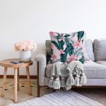 - Sonil-K-8551-Gorsel2 - Realhomes  Rengarenk Zemin Üzerinde Çiçek Desenli Dijital Baskılı Modern Raşel Kadife Yastık Kırlent Kılıfı Realhomes