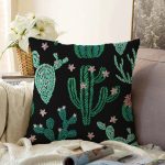 - Sonil-K-8555-Gorsel1 - Realhomes Siyah Zemin Üzerinde Yeşil Kaktüs Desenli Raşel Kadife Yastık Kırlent Kılıfı Realhomes