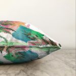 - Sonil-K-8566-Gorsel3 - Realhomes  Beyaz Zemin Üzerinde Renkli Soyut Desenli Raşel Kadife Yastık Kırlent Kılıfı Realhomes