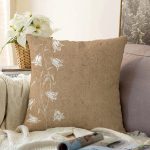 - Sonil-K-8567-Gorsel1 - Realhomes Rengarenk Zemin Üzerinde Beyaz Çiçek Desenli Raşel Kadife Yastık Kırlent Kılıfı Realhomes