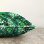 - Sonil-K-8569-Gorsel3 - Realhomes Beyaz Zemin Üzerinde Yeşil Yaprak Desenli Raşel Kadife Yastık Kırlent Kılıfı Realhomes