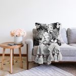 - Sonil-K-8572-Gorsel2 - Realhomes Siyah Zeminli Beyaz Çiçek Desenli Dijital Baskılı Modern Raşel Kadife Yastık Kırlent Kılıfı Realhomes