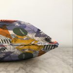 - Sonil-K-8577-Gorsel3 - Realhomes  Pastel Zemin Üzerinde Renkli Puantiye Desenli Dijital Baskılı Modern Raşel Kadife Yastık Kılıfı Realhomes