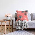 - Sonil-K-8580-Gorsel2 - Realhomes  Pastel Zemin Üzerinde Soyut Çiçek Desenli Raşel Kadife Yastık Kırlent Kılıfı Realhomes