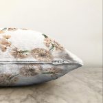 - Sonil-K-8581-Gorsel3 - Realhomes  Beyaz Zemin Üzerinde Çiçek Desenli Dijital Baskılı Modern Raşel Kadife Yastık Kırlent Kılıfı Realhomes