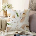 Beyaz Zemin Üzerinde Çiçek Desenli Dijital Baskılı Modern Raşel Kadife Yastık Kırlent Kılıfı Realhomes