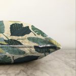 - Sonil-K-8587-Gorsel3 - Realhomes Pastel Zeminli Yeşil Yaprak Desenli Dijital Baskılı Modern Raşel Kadife Yastık Kırlent Kılıfı Realhomes