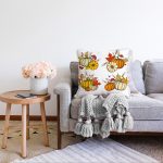 - Sonil-K-8599-Gorsel2 - Realhomes  Beyaz Zemin Üzerinde Renkli Balkabağı Desenli Dijital Baskılı Modern Raşel Kadife Yastık Kılıfı Realhomes