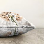 Beyaz Zemin Üzerinde Çiçek Desenli Dijital Baskılı Modern Raşel Kadife Yastık Kırlent Kılıfı Realhomes