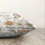 - Sonil-K-8605-Gorsel3 - Realhomes  Beyaz Zeminli Balkabağı Desenli Dijital Baskılı Modern Raşel Kadife Yastık Kırlent Kılıfı Realhomes