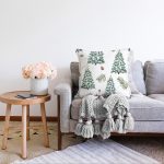 - Sonil-K-8609-Gorsel2 - Realhomes  Beyaz Zemin Üzerinde Çamağacı Desenli Dijital Baskılı Modern Raşel Kadife Yastık Kırlent Kılıfı Realhomes