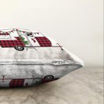 - Sonil-K-8610-Gorsel3 - Realhomes Beyaz Zemin Üzerinde Ekose Desenli Karavan Motifli Modern Raşel Kadife Yastık Kırlent Kılıfı Realhomes