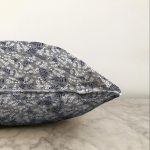 - Sonil-K-8614-Gorsel3 - Realhomes  Renkli Zeminli Beyaz Papatya Desenli Dijital Baskılı Modern Raşel Kadife Yastık Kırlent Kılıfı Realhomes