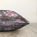 - Sonil-K-8625-Gorsel3 - Realhomes  Rengarenk Zemin Üzerinde Çiçek Desenli Dijital Baskılı Modern Raşel Kadife Yastık Kırlent Kılıfı Realhomes